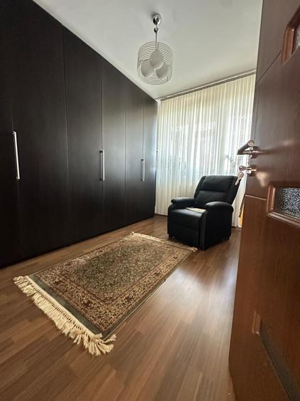 Apartament cu 3 camere semidecomandat în Ștefan cel Mare