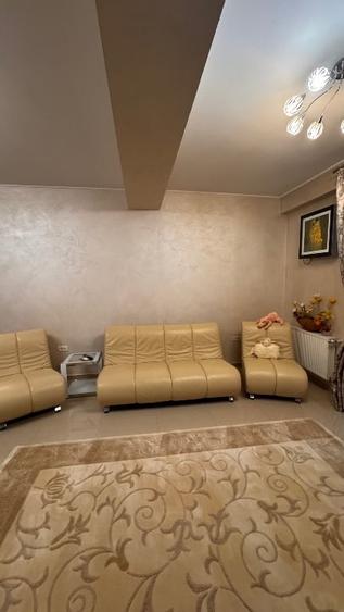Apartament cu 3 camere decomandat, mobilat în Roșu