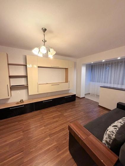 Apartament cu 2 camere decomandat, mobilat în Titan