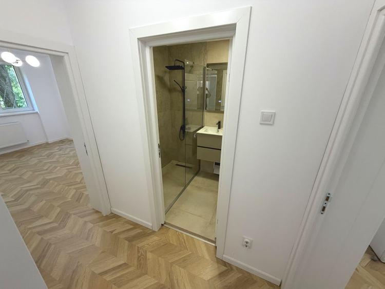 Apartament cu 3 camere semidecomandat în Floreasca