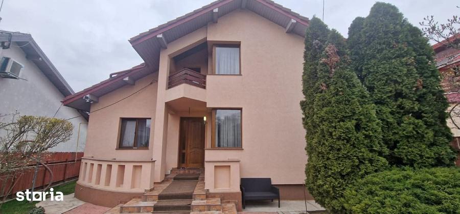 Casă cu 4 camere cu Teren 680 Mp în Central
