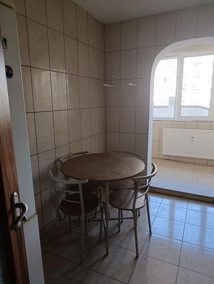Apartament cu 3 camere semidecomandat în Titan