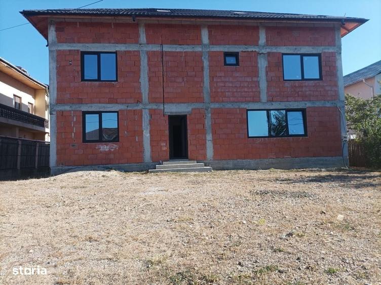 Casă cu 4 camere decomandat în Ghioșești