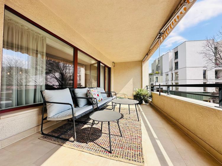 Apartament cu 3 camere decomandat, mobilat în P-ța Victoriei