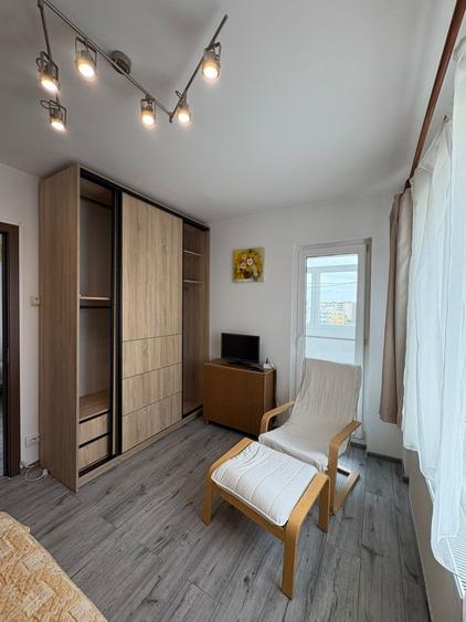 Apartament cu 3 camere semidecomandat, mobilat în Lujerului