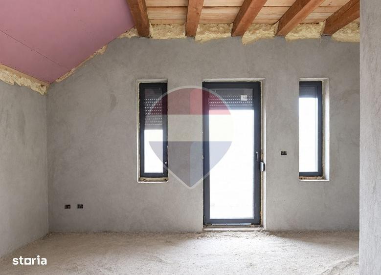 Casă cu 4 camere cu Teren 498 Mp în CFR