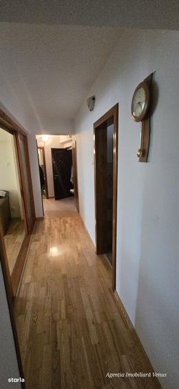 Apartament cu 4 camere decomandat în Central