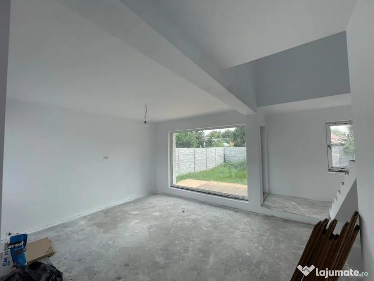 Casă cu 3 camere cu Teren 330 Mp în Plopi