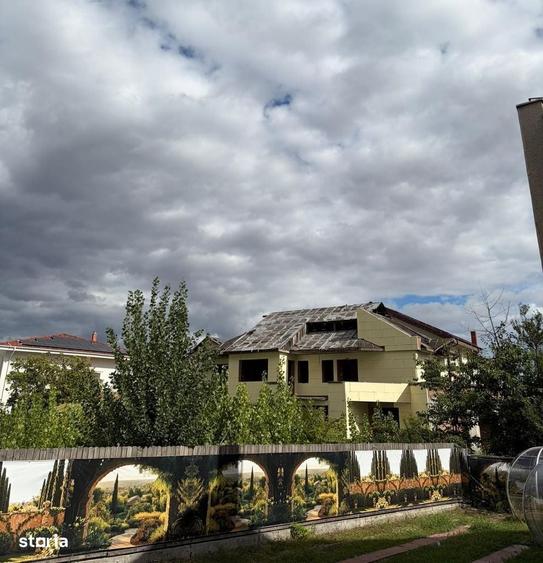 Casă cu 4 camere în Bălcescu