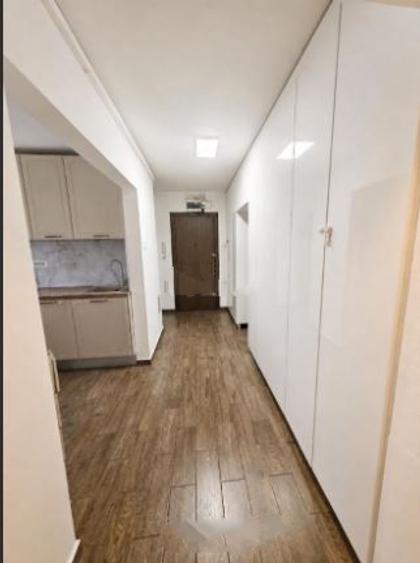 Apartament cu 3 camere decomandat, mobilat în P-ța Unirii