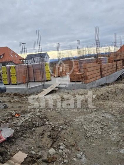 Casă individuală cu 5 camere cu Garaj în Sălicea