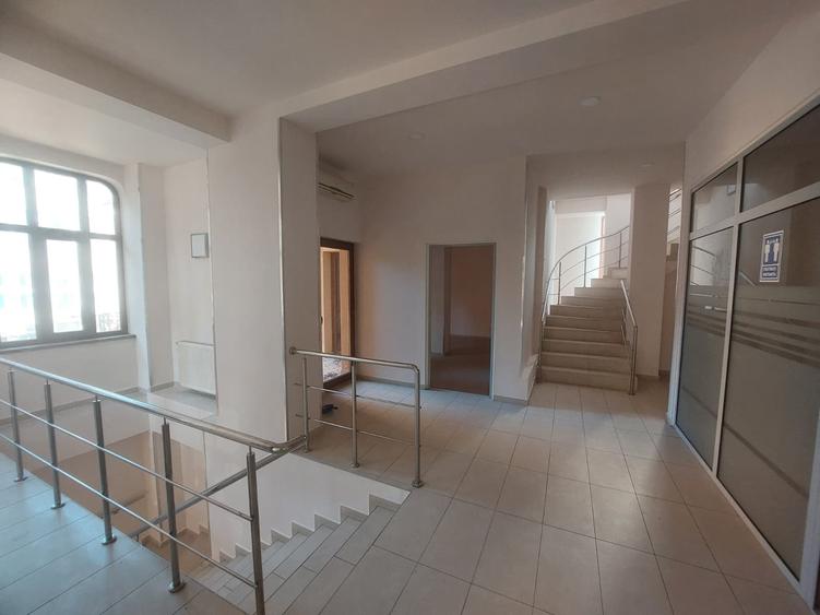 Spațiu comercial, de 390 mp, în Central