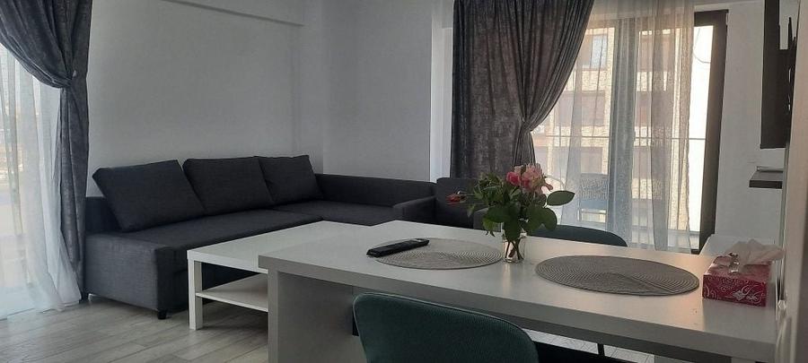 Apartament cu 3 camere decomandat în Faleză