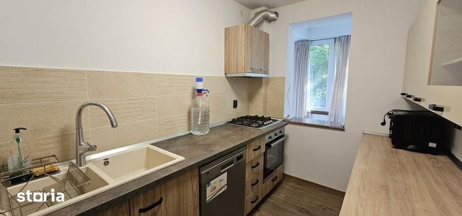 Apartament cu 3 camere în Tei
