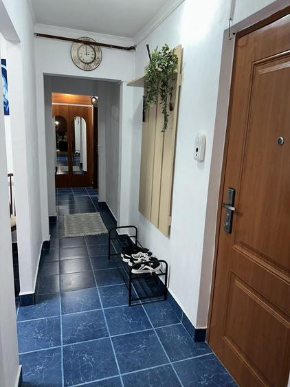 Apartament cu 3 camere decomandat în Poarta 6