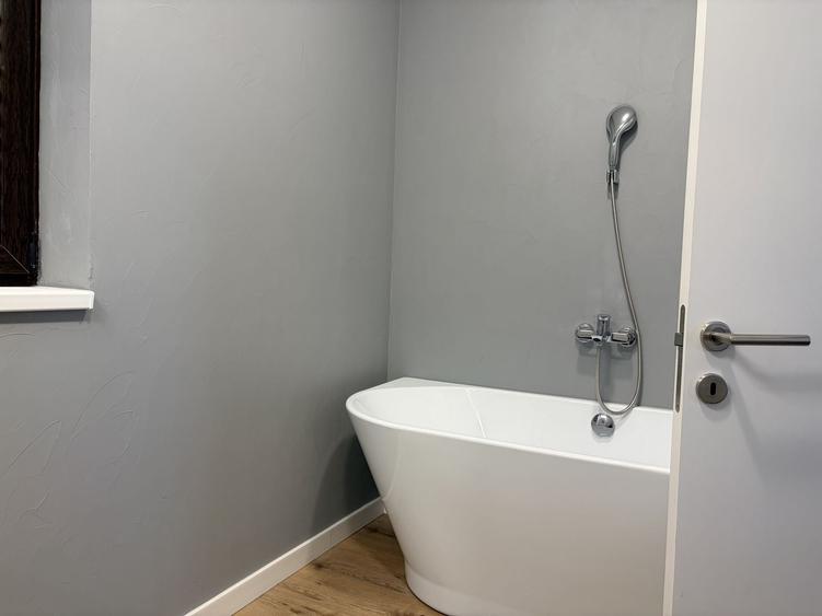 Apartament cu 4 camere decomandat, mobilat în Pipera