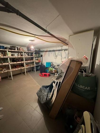 Casă individuală cu 5 camere cu Canalizare în Golești