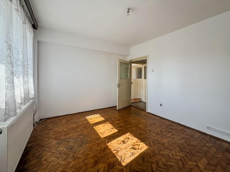 Apartament cu 3 camere decomandat în Central