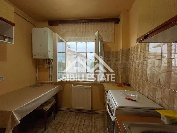 Apartament cu 2 camere decomandat, mobilat în Calea Dumbrăvii