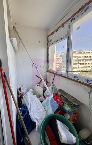 Apartament cu 3 camere semidecomandat în Mihai Bravu