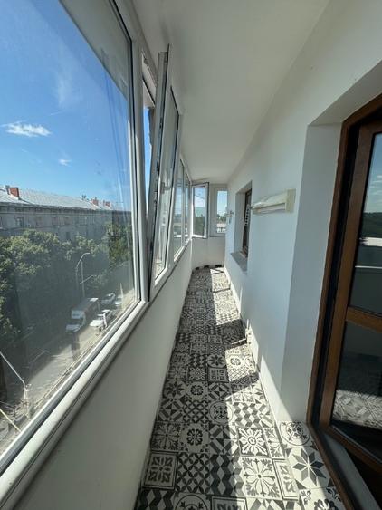 Apartament cu 3 camere semidecomandat, mobilat în 13 Septembrie