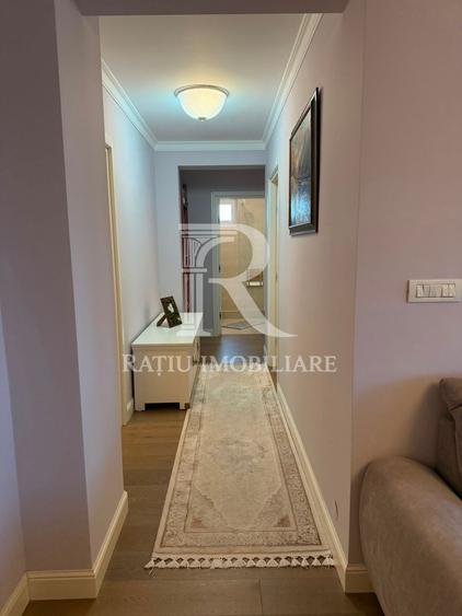 Apartament cu 3 camere decomandat, mobilat în Centru Civic