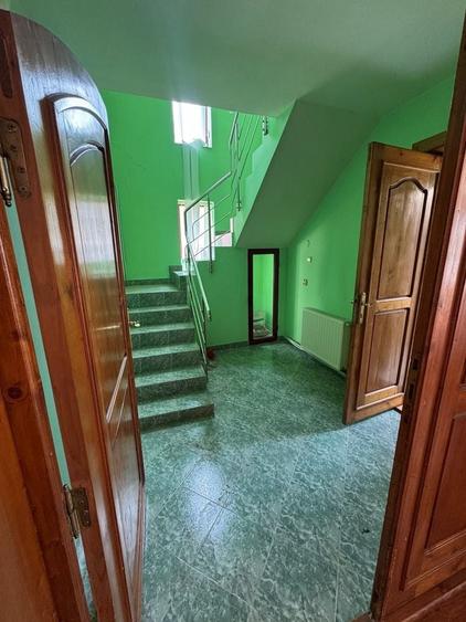 Casă cu 4 camere în Slatina