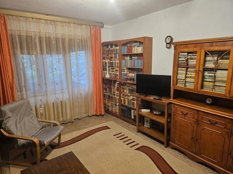 Garsonieră decomandată în Titan