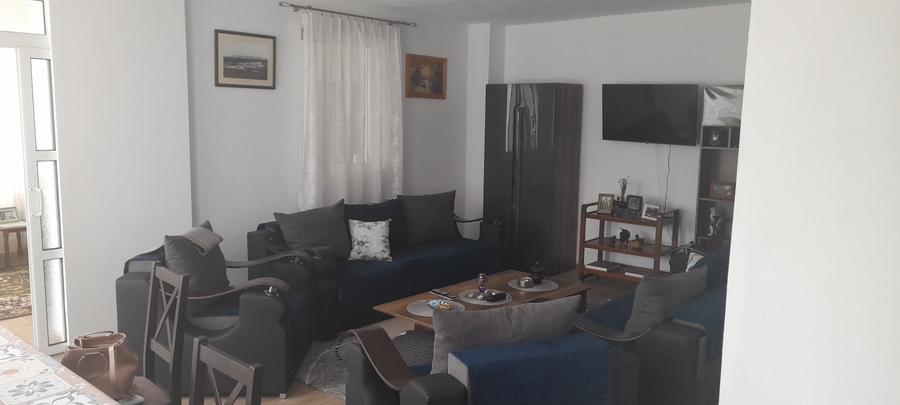 Casă individuală cu 5 camere cu Canalizare în Periferie