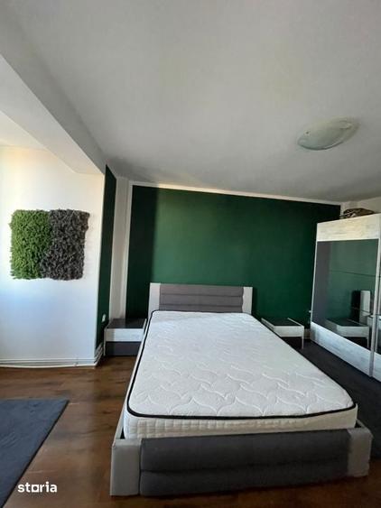 Apartament cu 3 camere semidecomandat în Craiovița Nouă