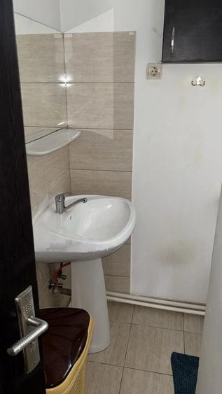Apartament cu 2 camere semidecomandat în Schei