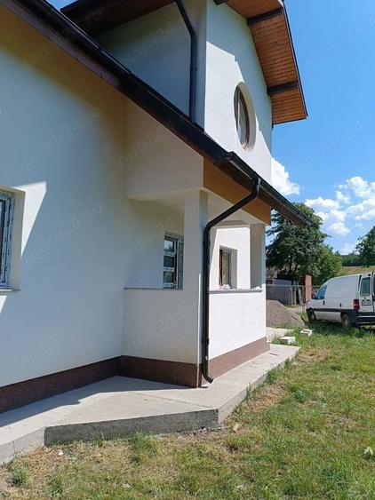 Casă cu 4 camere cu Teren 1144 Mp în Precista