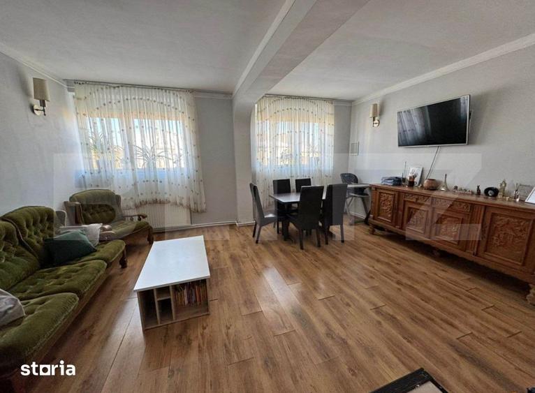 Casă cu 7 camere cu Teren 583 Mp în Păulești