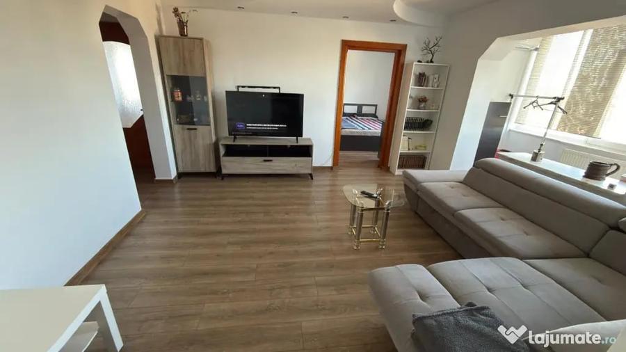 Apartament cu 3 camere semidecomandat în Central