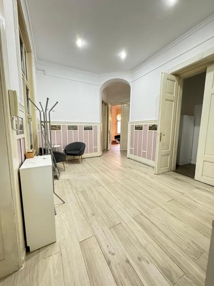 Apartament cu 4 camere decomandat, mobilat în Elisabetin
