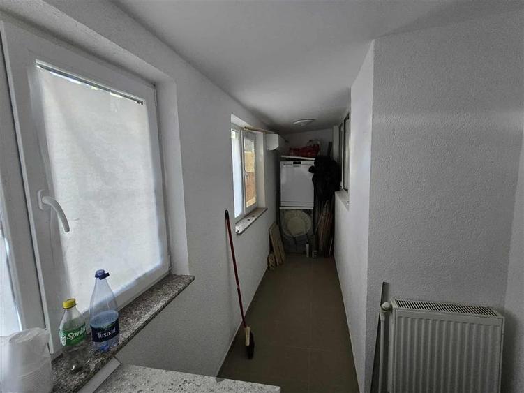 Garsonieră decomandată, mobilată în Apollo