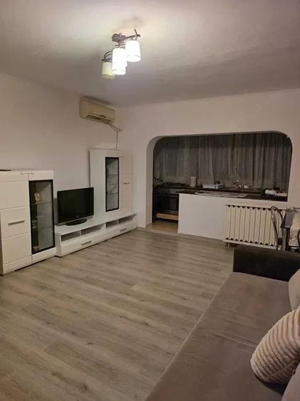 Garsonieră decomandată în Tei