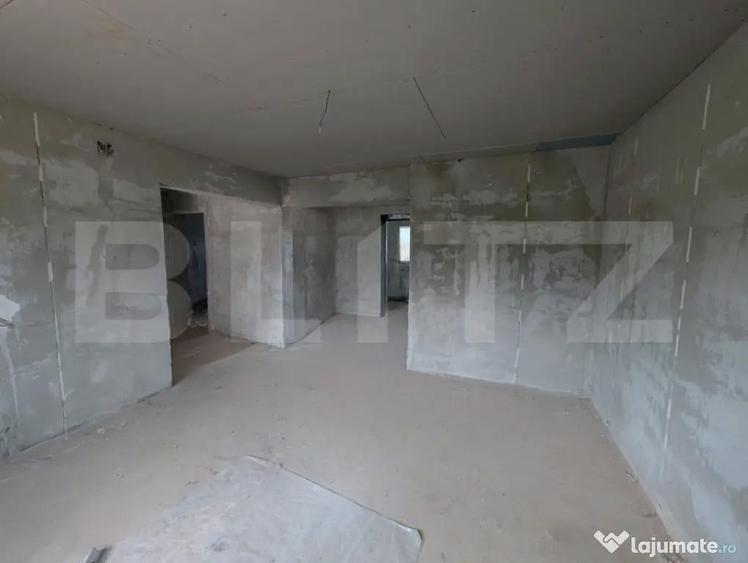 Casă cu 4 camere cu Teren 500 Mp în Păun