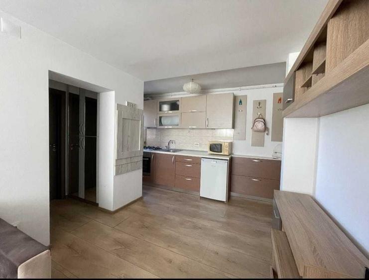 Apartament cu 2 camere semidecomandat în Cetate
