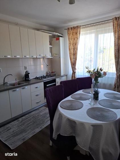 Apartament cu 3 camere, mobilat în Central