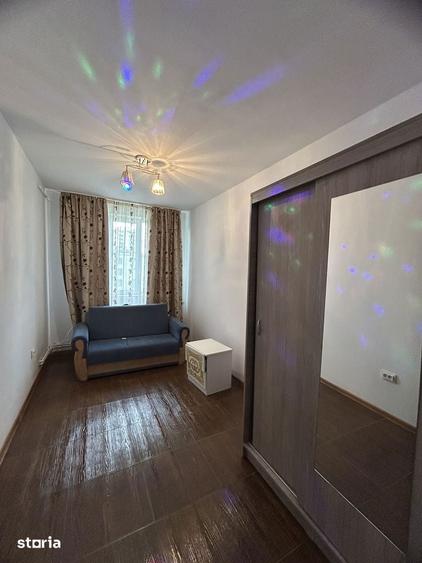 Apartament cu 3 camere decomandat în Calea București
