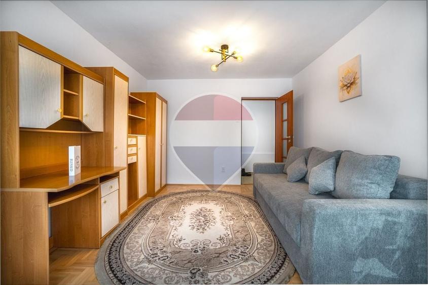 Apartament cu 3 camere decomandat, mobilat în Vlahuță