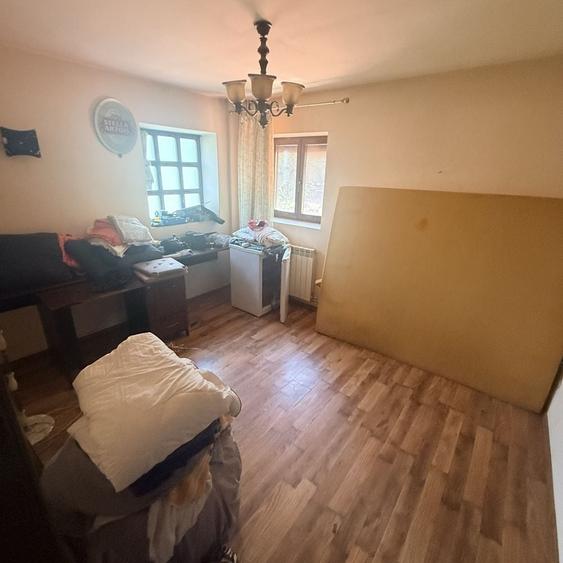 Casă cu 4 camere cu Teren 250 Mp în Crângași