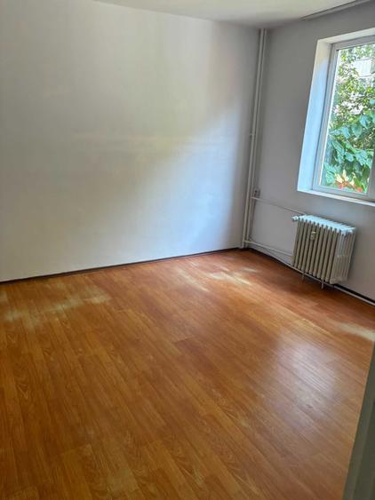Apartament cu 3 camere decomandat în Dacia