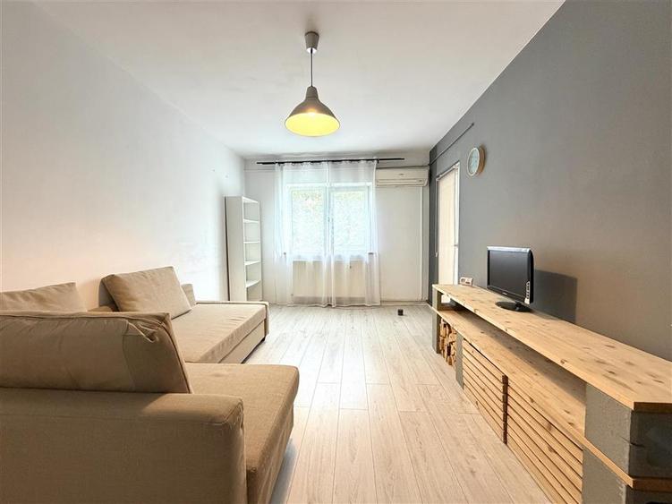 Apartament cu 2 camere decomandat în Nicolina
