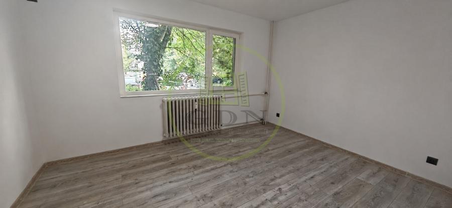 Apartament cu 2 camere semidecomandat în Sărari