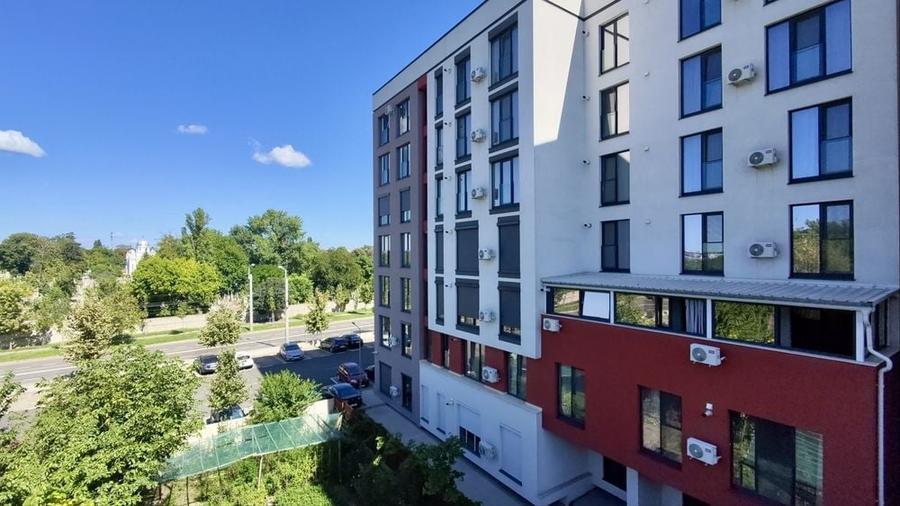 Apartament cu 3 camere decomandat în Central