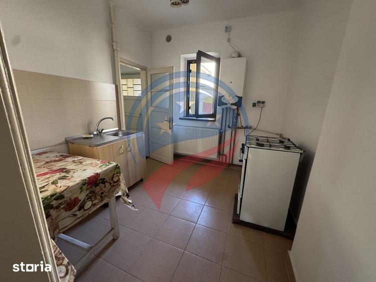 Casă cu 6 camere cu Teren 380 Mp în Brazda lui Novac