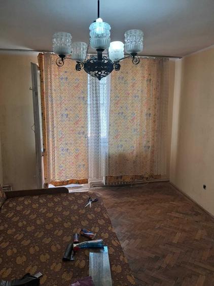 Apartament cu 3 camere semidecomandat în Radu Negru