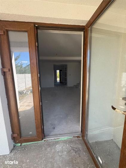 CASA SPATIOASA 4 DORMITOARE BUCATARIE INCHISA ZONA SERENA ASFALT SI TO - 18